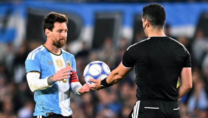 Lionel Messi y Fernando Vejar Díaz