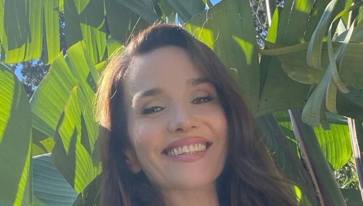 Natalia Oreiro deslumbró con un look de alto impacto: verde oliva, volumen y mucho glamour