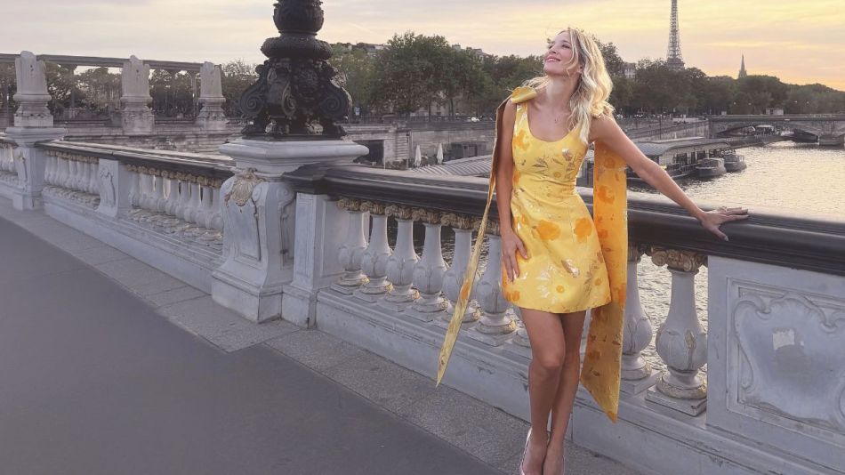 Luisana Lopilatos en París