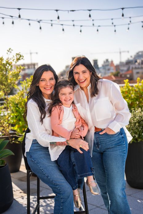 “La resiliencia es mi mayor legado” Lourdes Ferro posó junto a su hija y nieta