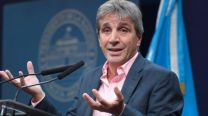 Giro en el relato: después de la motosierra, Luis Caputo ahora anuncia obras