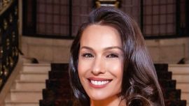 El look de Pampita para una gala solidaria: el vestido strapless y floral que se llevó todas las miradas