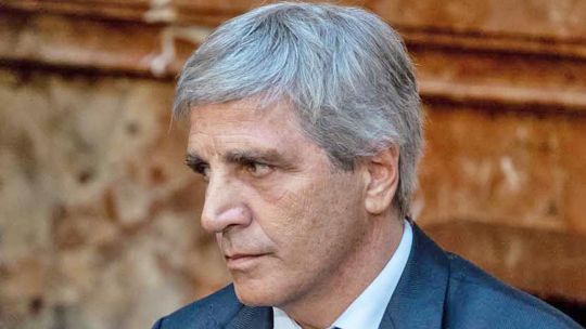 Los motivos detrás del nerviosismo de Luis Caputo