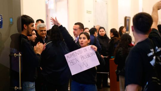 El "día después" de la protesta y desalojo del Pizzurno: los videos de un reclamo cada vez más fuerte