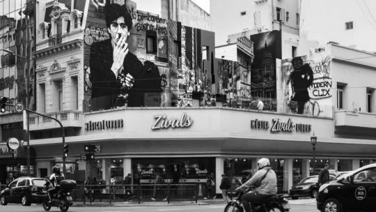 Quieren expropiar Zivals, la histórica disquería y librería de la calle Corrientes
