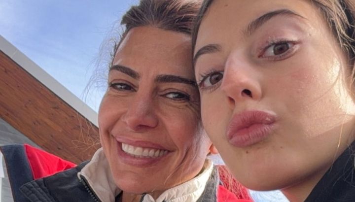 Desde París, Juliana Awada y su hija Antonia Macri sorprendieron al llevar el mismo look