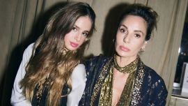 Así es el living de Julieta Cardinali y Charo Calamaro: libros, una obra XL y objetos de diseño