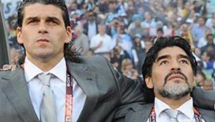 Alejandro Mancuso con Diego Maradona en el Mundial 2010