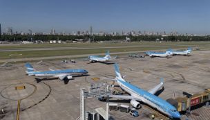 El Gobierno aumenta la tasa en aeropuertos de los vuelos de cabotaje y la fija en dólares