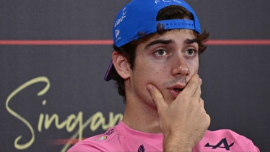 Colapinto en la carrera Sprint en Singapur: el inicio se demoró por la lluvia