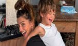 Entramos a la habitación de Tao, el hijo de Calu Rivero: cuadro-alfombra XL, muchas nubes y un rincón para todos