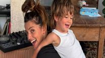 Entramos a la habitación de Tao, el hijo de Calu Rivero: cuadro-alfombra XL, muchas nubes y un rincón para todos