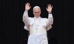 papa leon saludo balcon vaticano