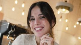 Entramos a la nueva cocina de Cande Molfese: moderna, funcional y con la vajilla vintage que es tendencia