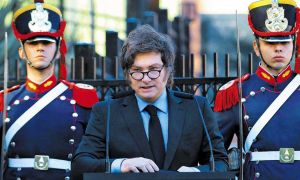 10_10_2026_milei_granadero_cedoc_g