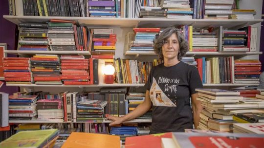 Eugenia Almeida presenta “Un dios sacude la casa”