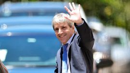 Luis Caputo con las horas contadas: recesión, reservas y dólar desafían su continuidad