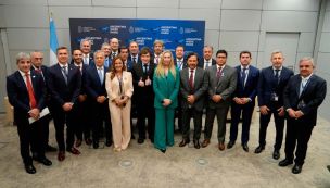 Milei con 13 gobernadores en París