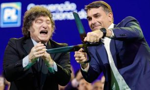 111026_milei_bolsonaro_flavio_redessociales_g