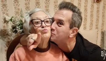 Matías Bertolotti junto a su mamá, Nilda