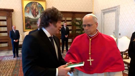 Milei deseó "pronta recuperación" a León XIV: "Desde nuestro país nos unimos en oración por su salud"