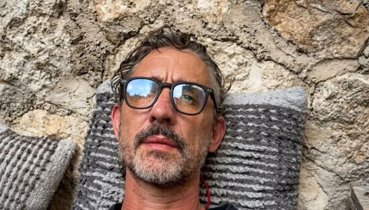 Nahuel Mutti, el actor que triunfó en Verano del 98, a sus 49 años : “Vivir lejos de mis hijos es tener siempre algo que contarles”