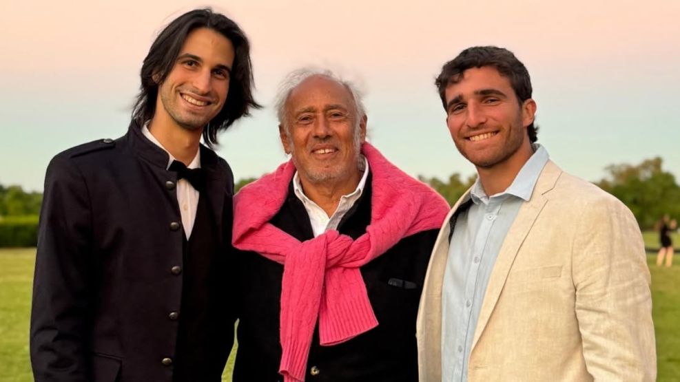 Gustavo Yankelevich junto a sus nietos, Franco y Valentín