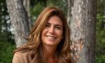 Juliana Awada eligió el look jean con jean que será tendencia la próxima temporada: pantalón baggy, camisa oversized y estilo comfy