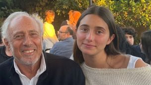 Gustavo Yankelevich junto a su nieta Azul