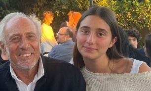 Gustavo Yankelevich junto a su nieta Azul