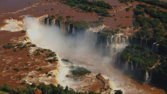 Iguazú Falls closed amid flood warnings linked to El Niño