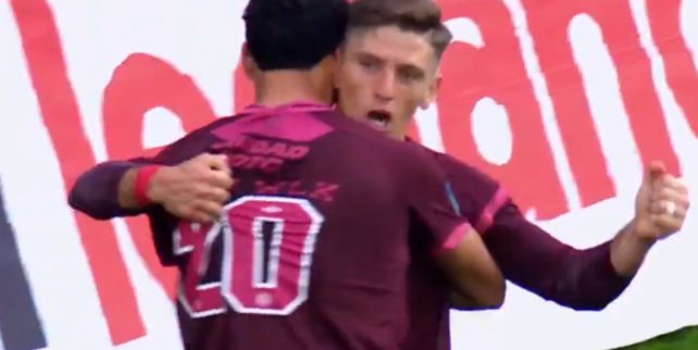 Festejo del primer gol de Lanús ante Vélez.