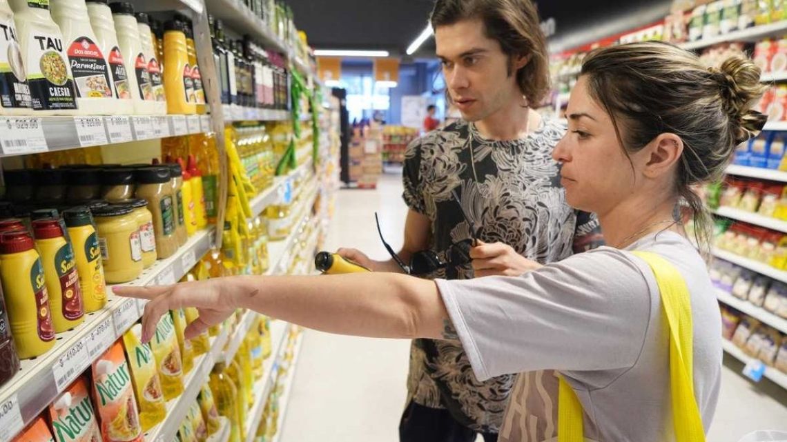Inflation edged up 1.9% in September, lifting annual rate to 33.4%