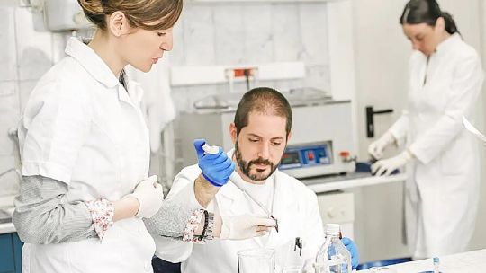 La investigación médica crece: Anmat ya aprobó más ensayos clínicos que durante todo 2025