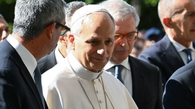 El papa León XIV llega al Hospital Universitario Gemelli en Roma