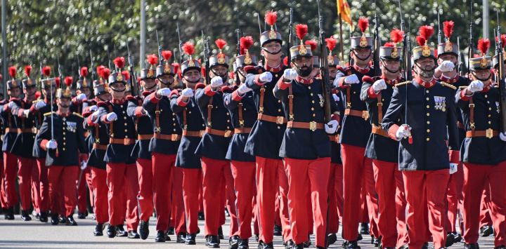Un desfile militar se lleva a cabo para conmemorar el Día Nacional, en Madrid, España.