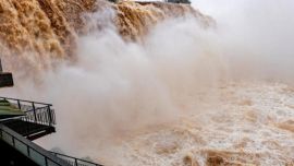 El Parque Iguazú volvió a cerrar los circuitos principales por la gran crecida del río.