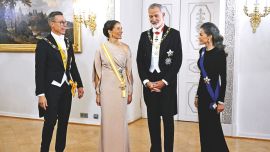 La reina Letizia deslumbró en Finlandia sin corona: las joyas de diamantes que se robaron todas las miradas