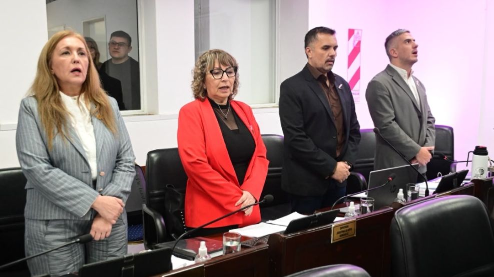 Legisladores de la oposición. 