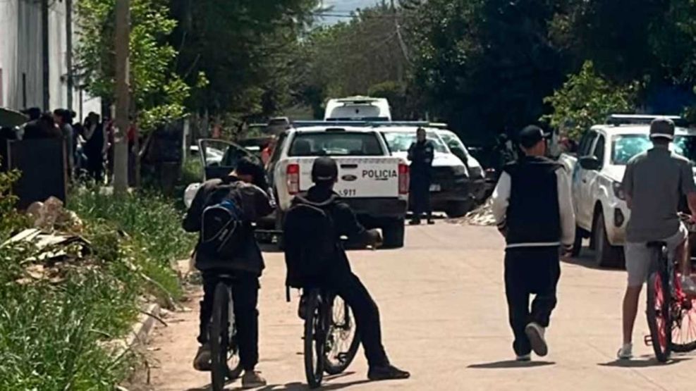 Un alumno baleó a un compañero en el baño de una escuela