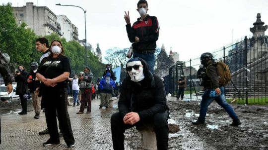 Jorge Macri prometió cazar a los "zurdos infiltrados" y el Gobierno denunció un ataque terrorista al Congreso