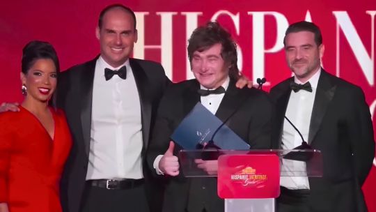 Milei se mostró junto a Eduardo Bolsonaro en la gala del trumpismo y respaldó a Flávio contra Lula