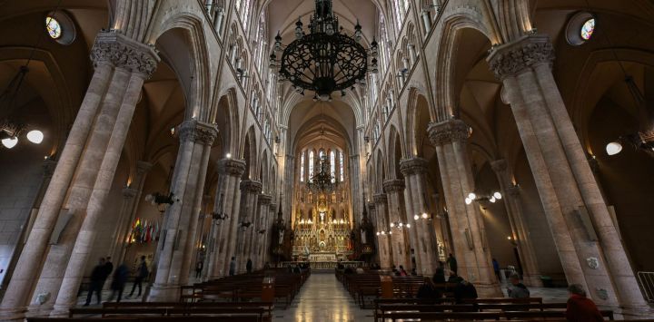 Vista del interior de la Basílica de Nuestra Señora de Luján en Luján, provincia de Buenos Aires, Argentina.
