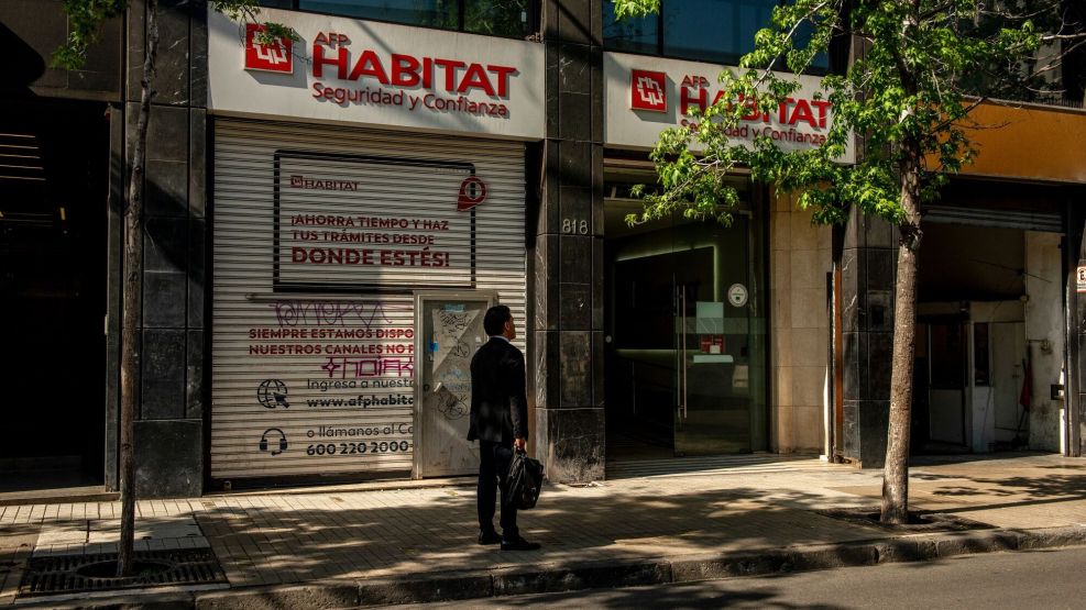 Chile's Sudden Pension Fund Losses Draw Fire From Lawmakers