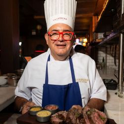 Gastón Riveira, chef y creador de La Cabrera, armó una propuesta para que otros cocineros pasen por su parrilla.