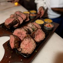 Gastón Riveira, chef y creador de La Cabrera, armó una propuesta para que otros cocineros pasen por su parrilla.