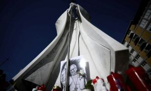 Fieles de distintas partes del mundo rezan por la recuperación del papa León XIV