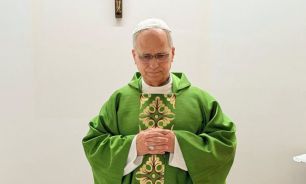 Papa León XIV oficiando una misa en el Hospital Universitario Gemelli de Roma