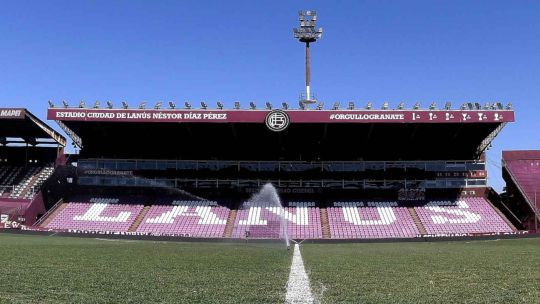 El niño al que se le cayó un arco en el Club Atlético Lanús se encuentra lúcido y estable