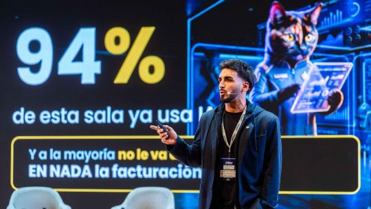 Agentes de inteligencia artificial y posicionamiento en IA: cómo cambia la forma en que se eligen las marcas, según Federico Feres